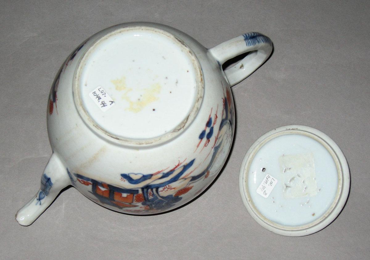 2008.0011.044 A, B Porcelain imari teapot, bottom