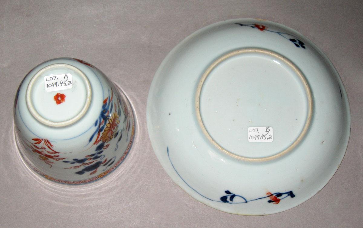 2008.0011.045.002 A, B Porcelain imari beaker and saucer, bottom