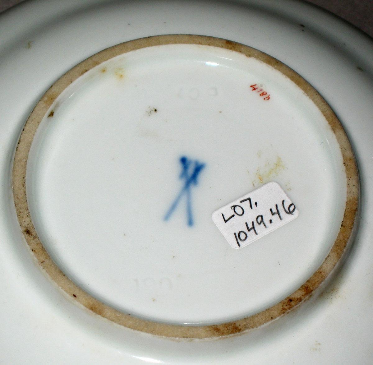 2008.0011.046  Porcelain saucer, bottom-mark