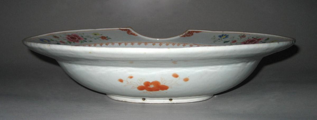 1958.2365 Porcelain Apothecary Bowl side