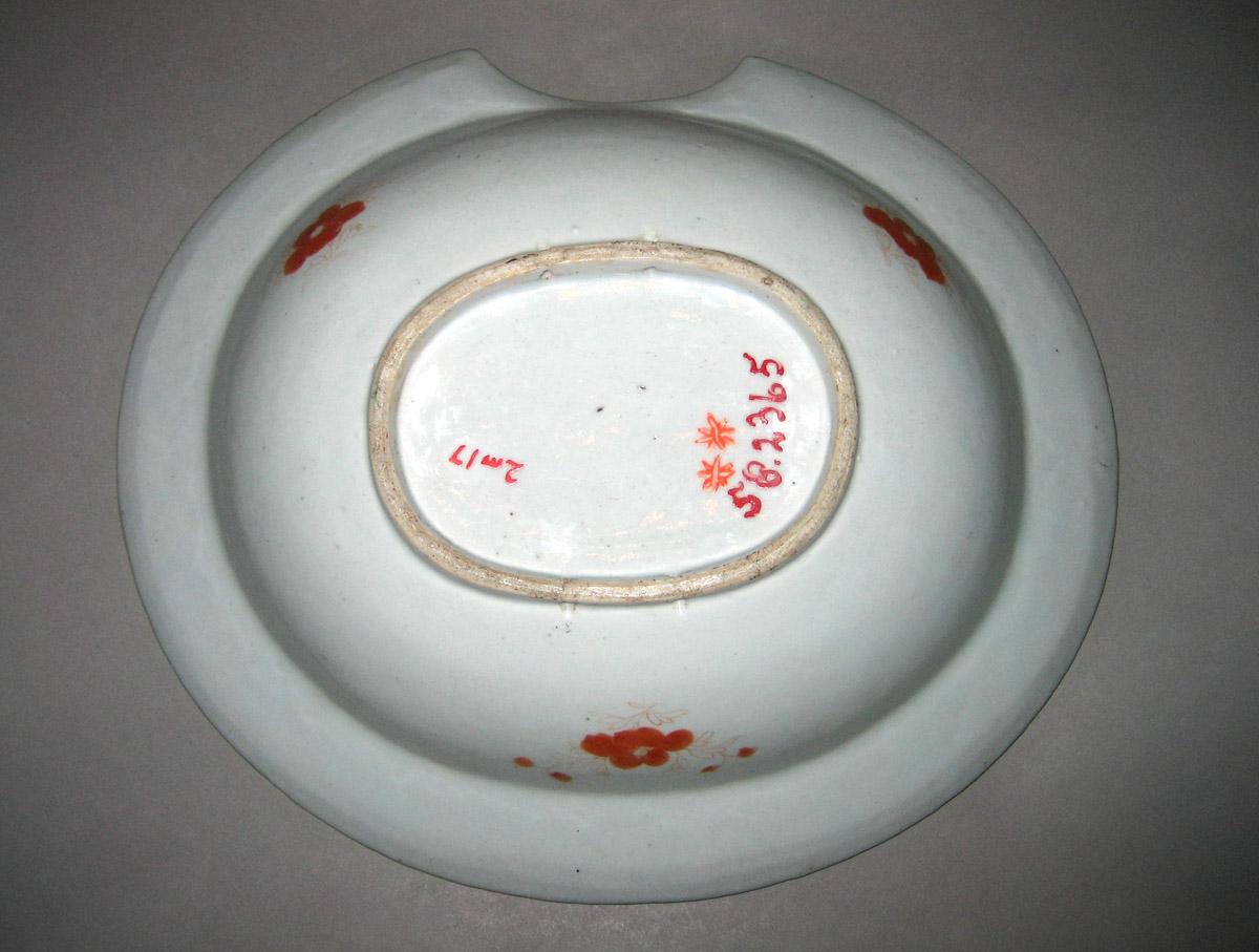 1958.2365 Porcelain Apothecary Bowl underside