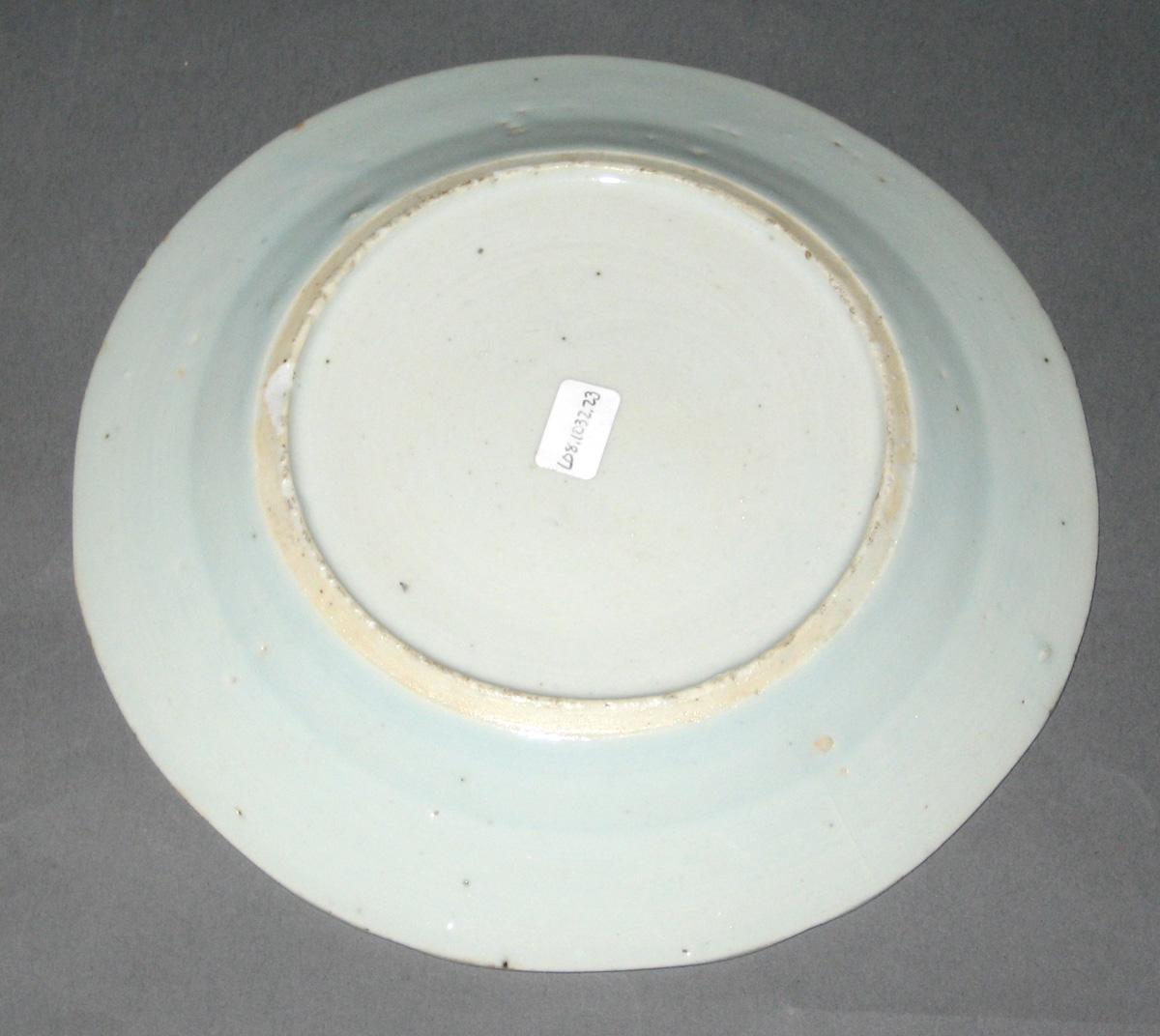 2008.0034.015 Chinese porcelain plate back