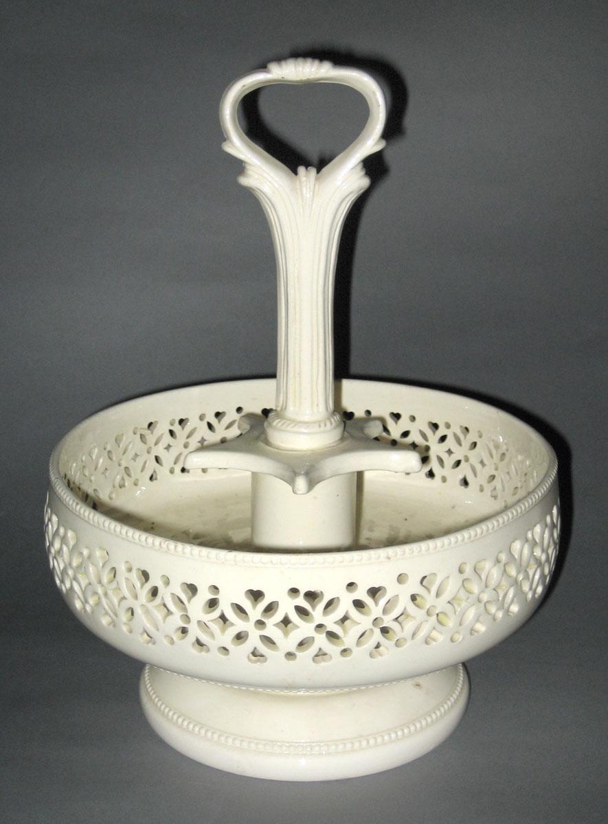 2008.0031 A Creamware cruet stand