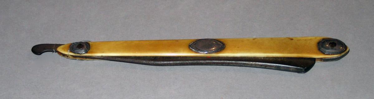 1958.2370 Razor