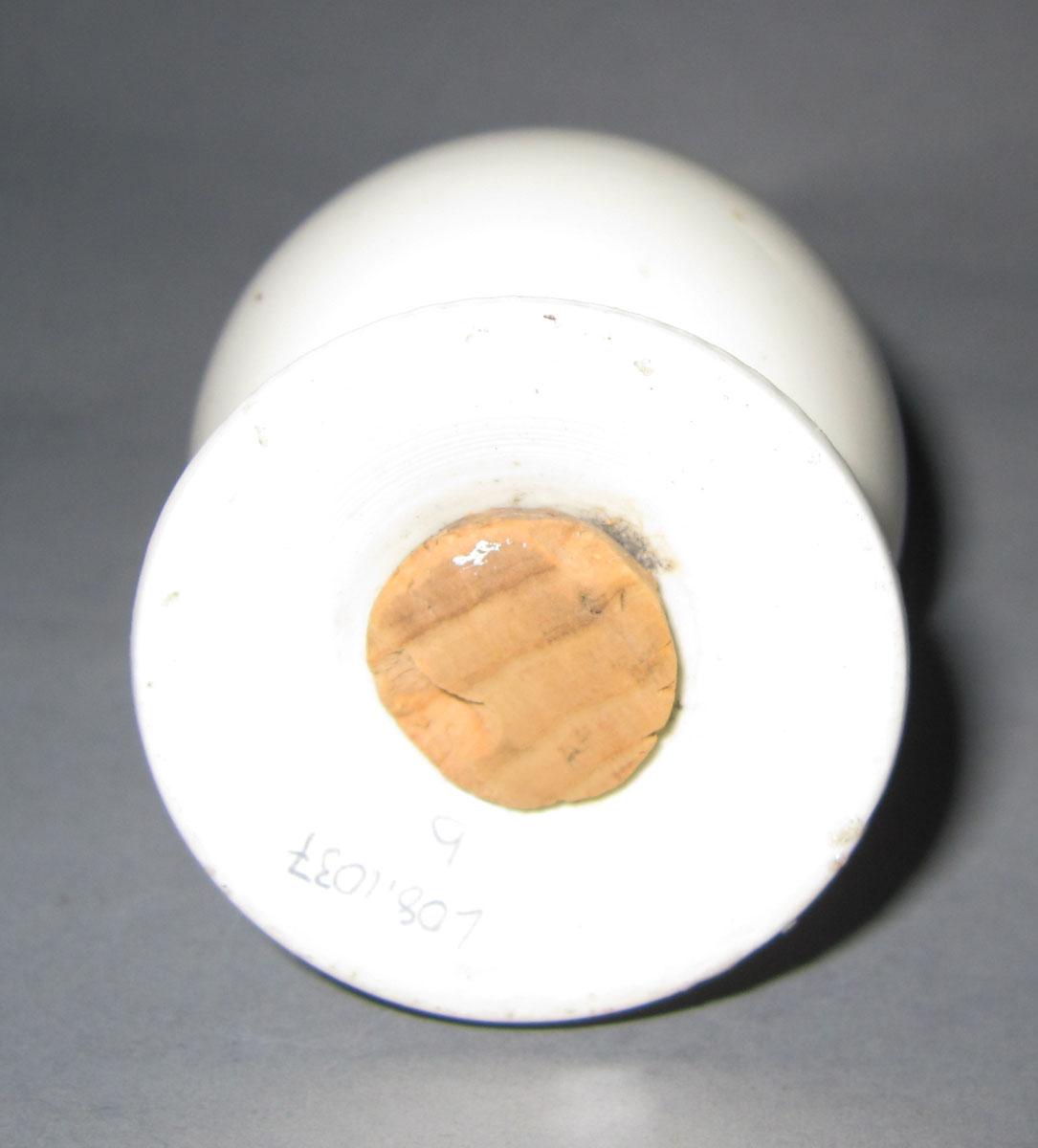2008.0031 B creamware castor underside