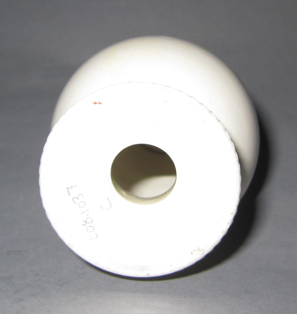 2008.0031 C Creamware castor underside