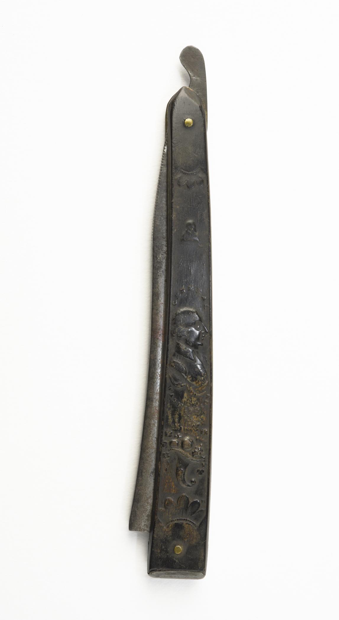 1958.2371 Razor, view 2