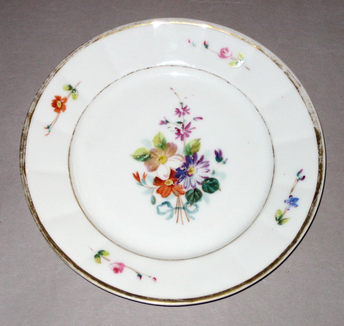 2008.0006.006 Porcelain plate