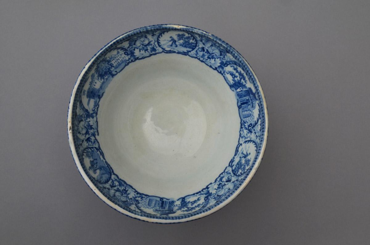 2008.0006.007 A, B Pearlware compote, interior