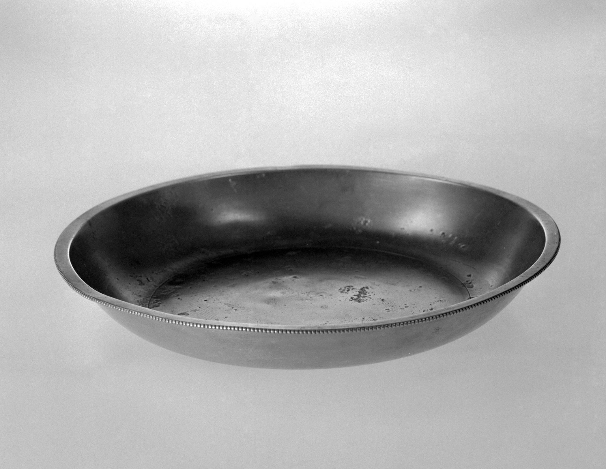 1953.0043 Pewter dish (view 2)