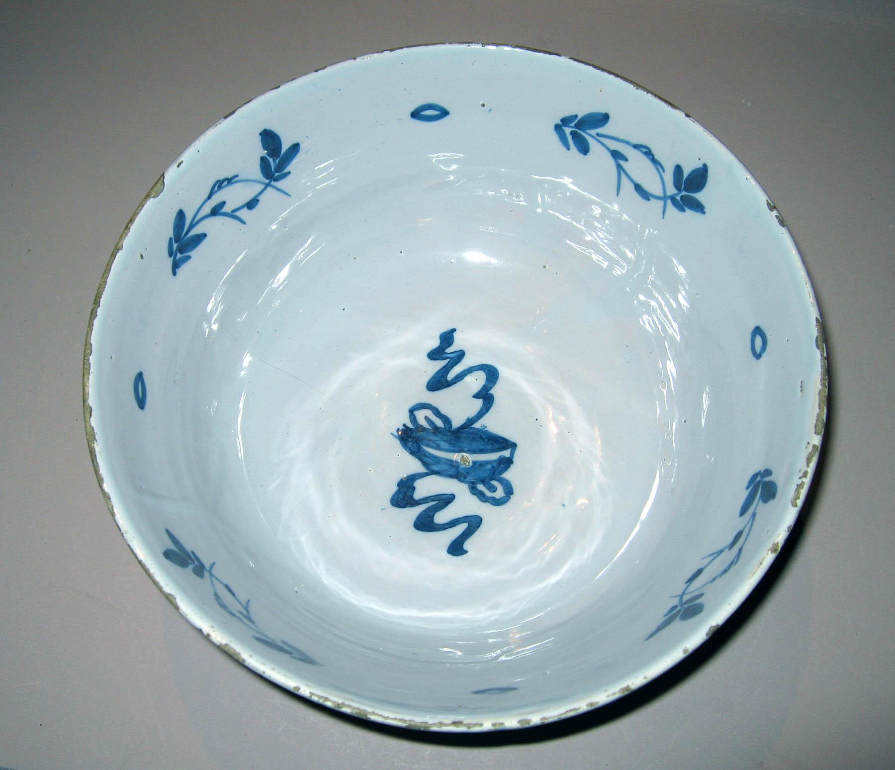 1958.2379 Delftware bowl (interior)