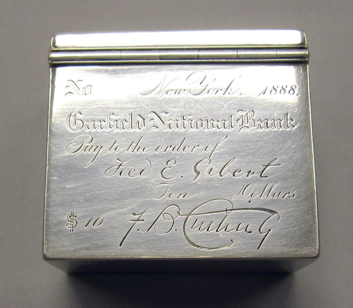 2008.0021.003 Silver Box back
