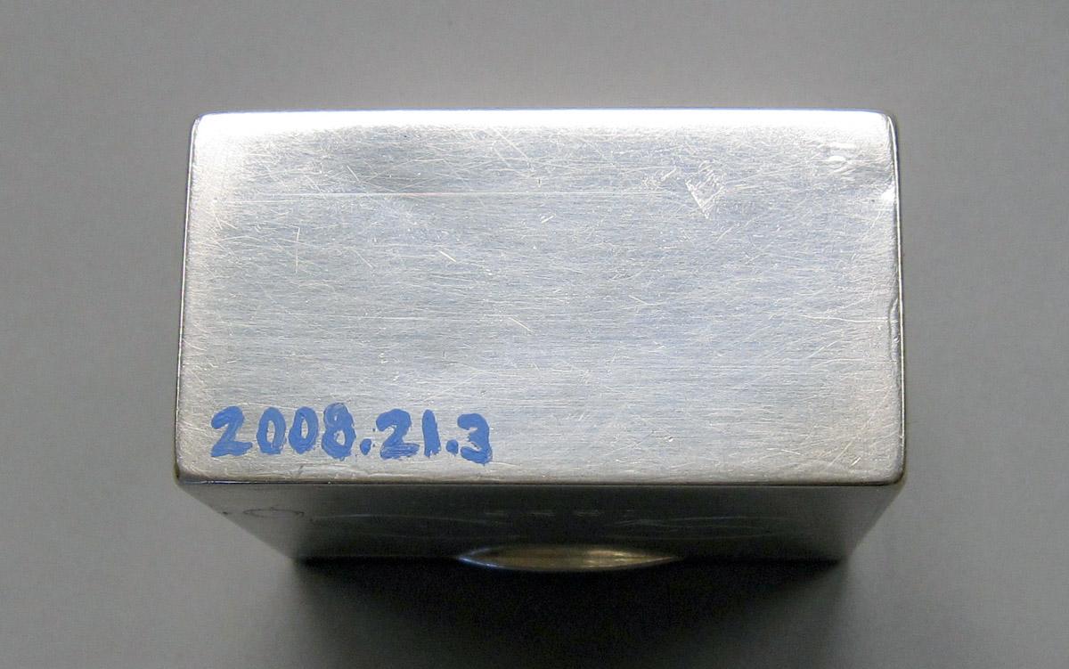 2008.0021.003 Silver Box underside