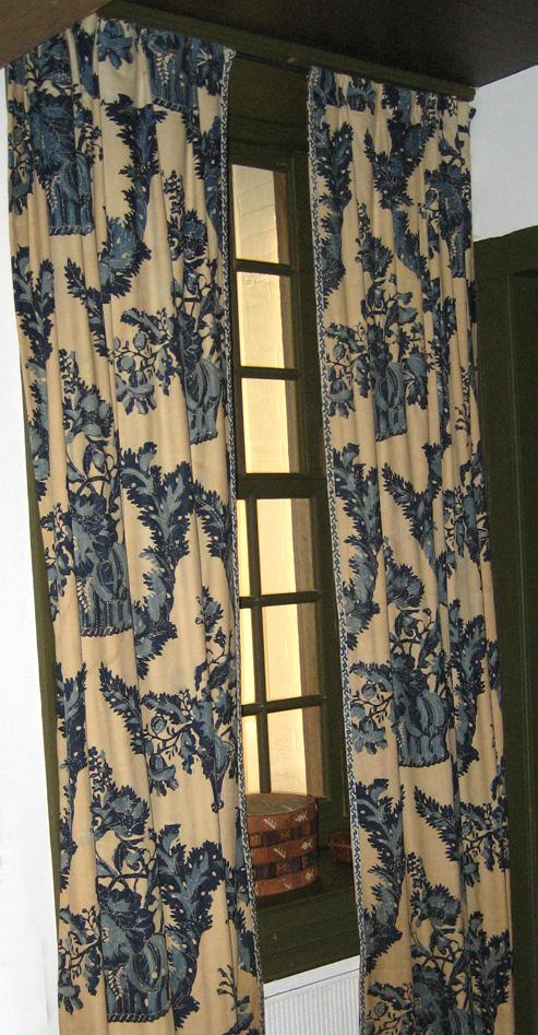 1952.0325.004  curtain