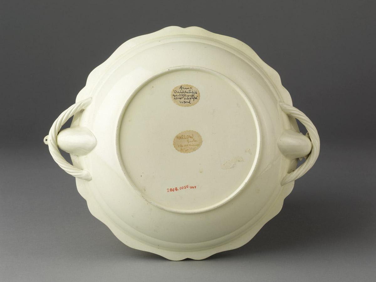 2008.0055.007 Creamware hot water plate back