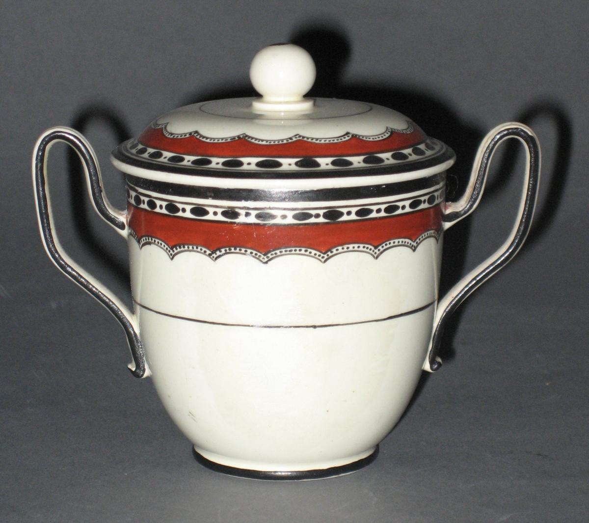 2008.0055.008 A, B Creamware pot de creme side 2