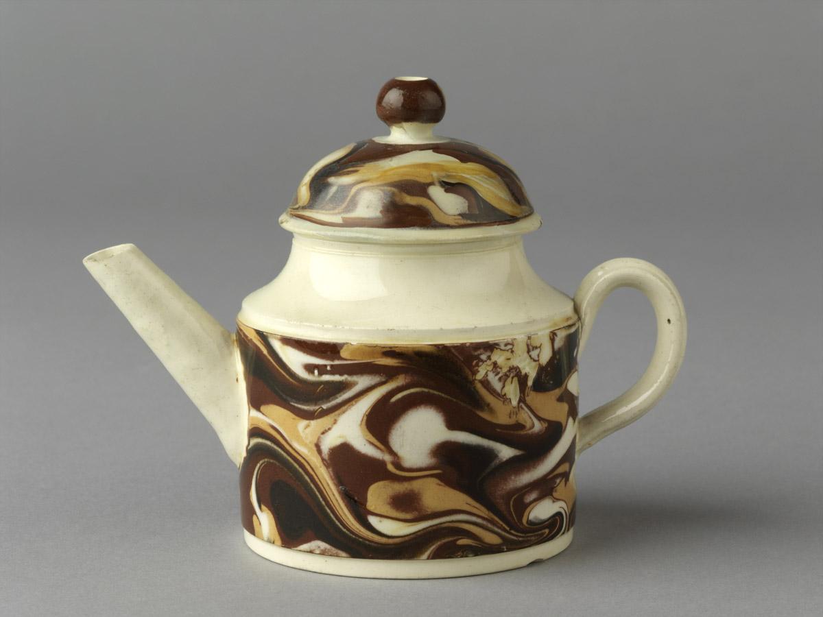 2008.0053.001.001 A, B Teapot