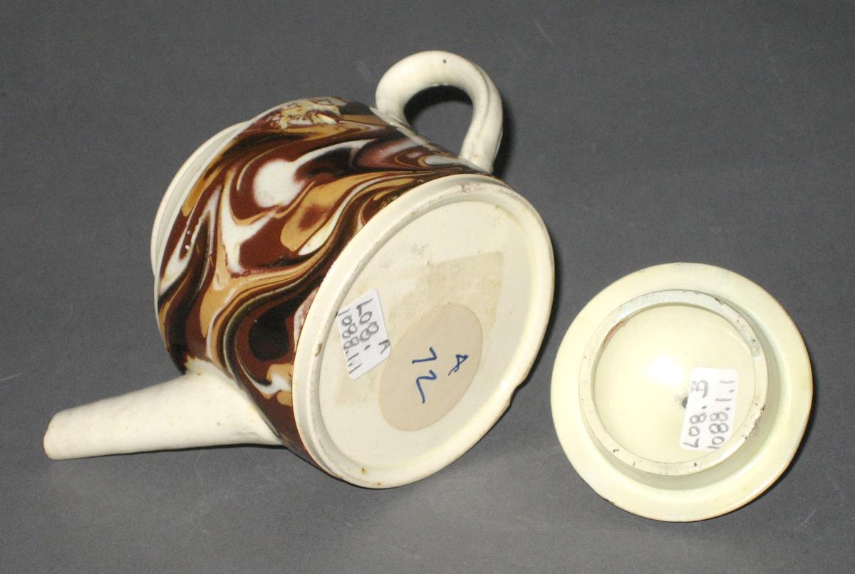 2008.0053.001.001 A, B Teapot bottom