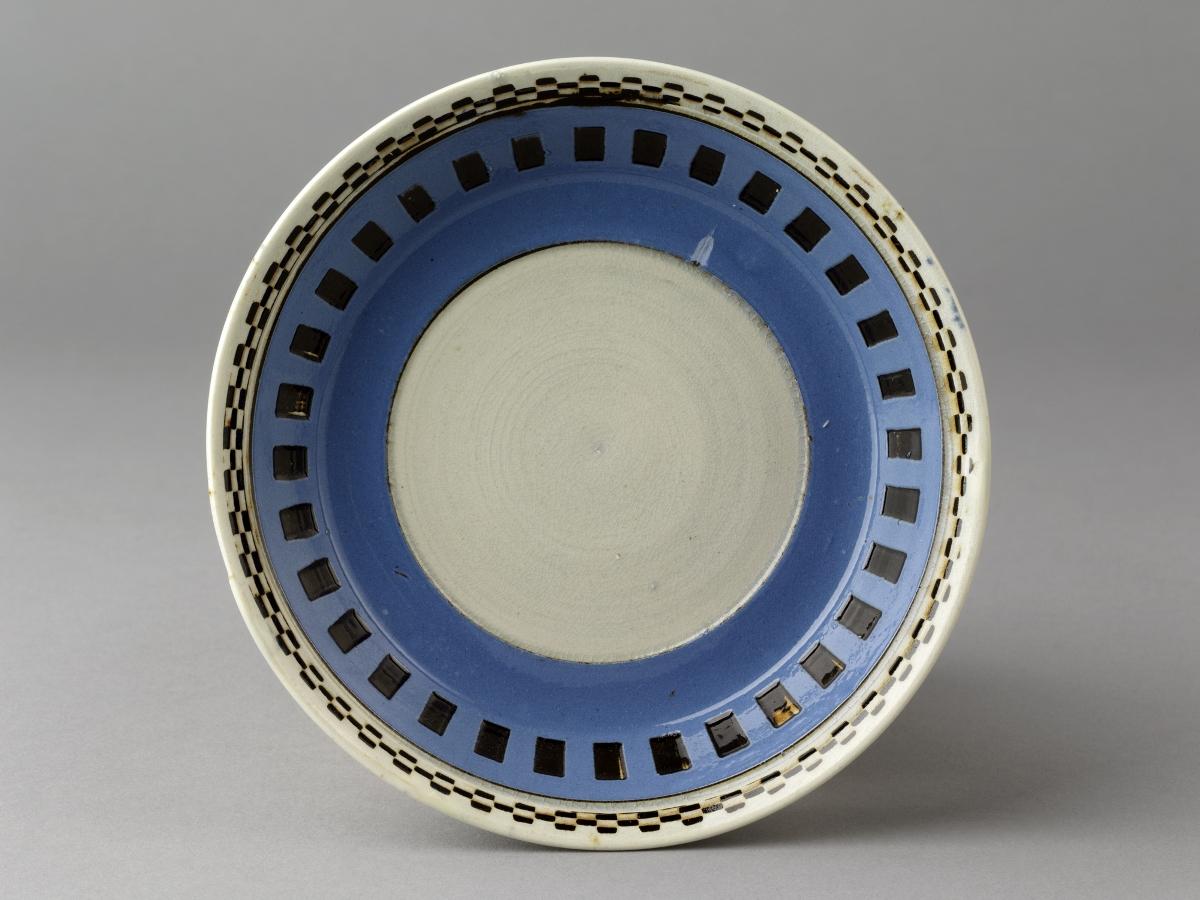 2008.0053.011 B Saucer