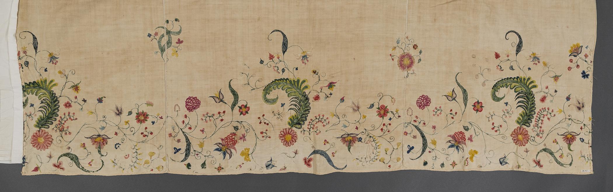 2008.0042.001 Petticoat fragment, detail 10, reverse