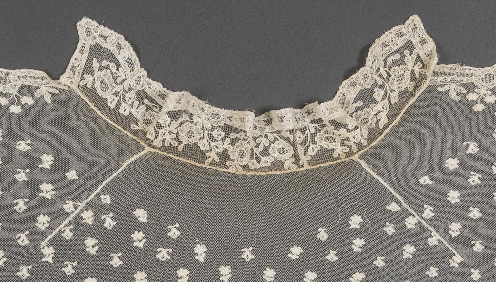 2008.0042.002 Cape, detail 1, reverse