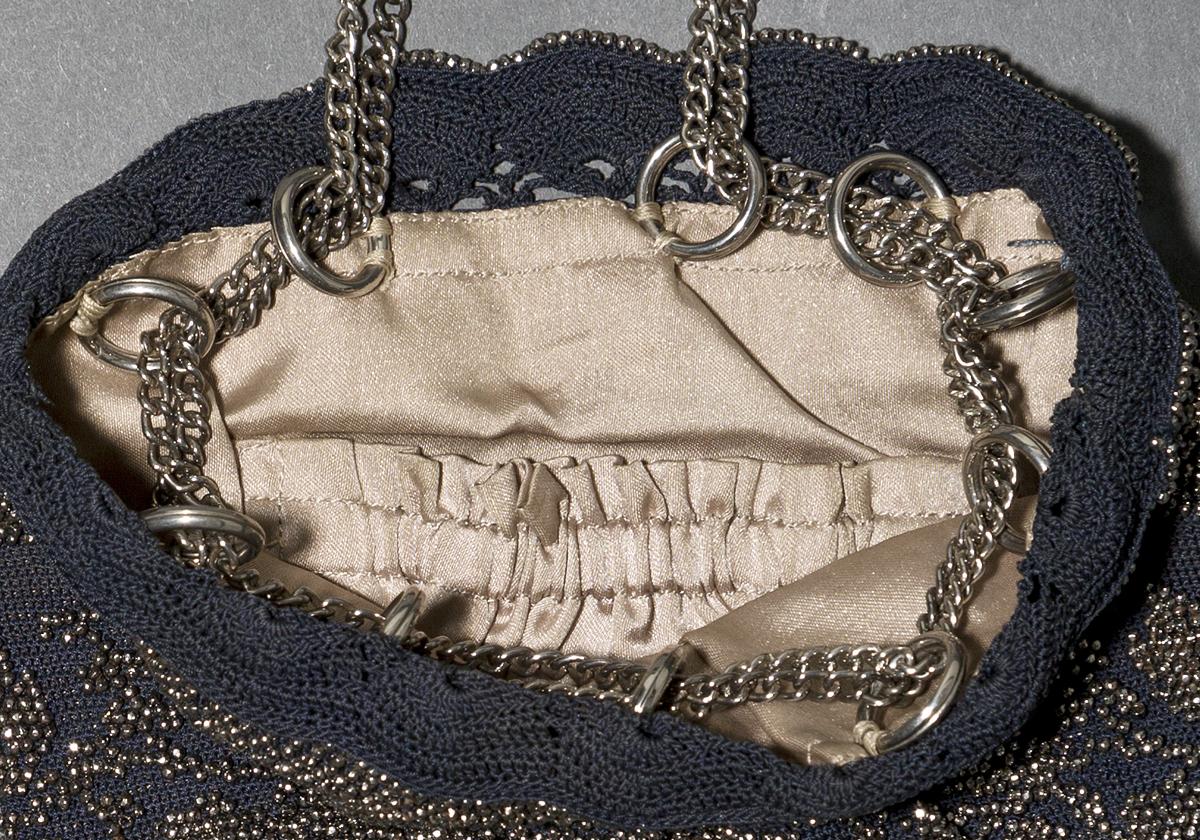 2008.0042.009 Purse, Inside