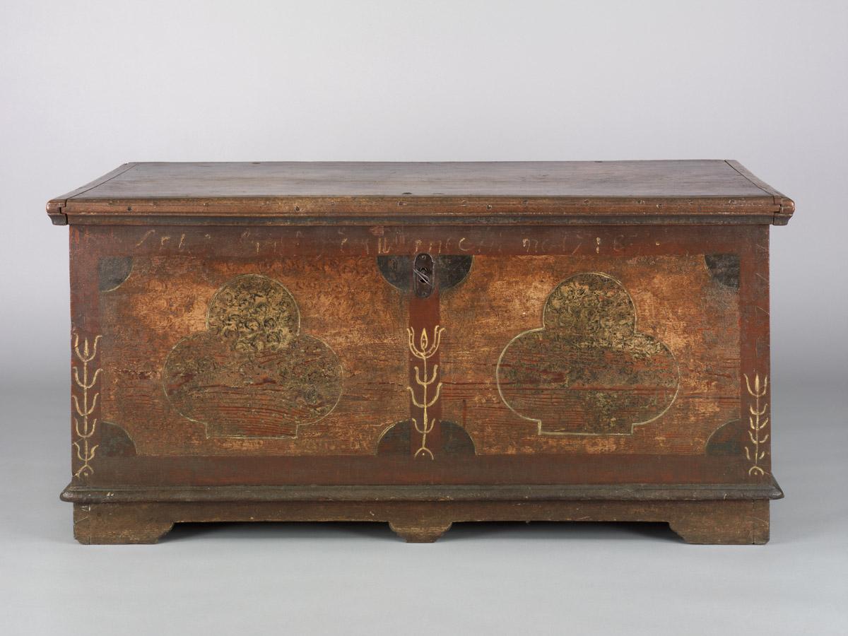 2009.0002 Chest, Blanket chest (view 2)