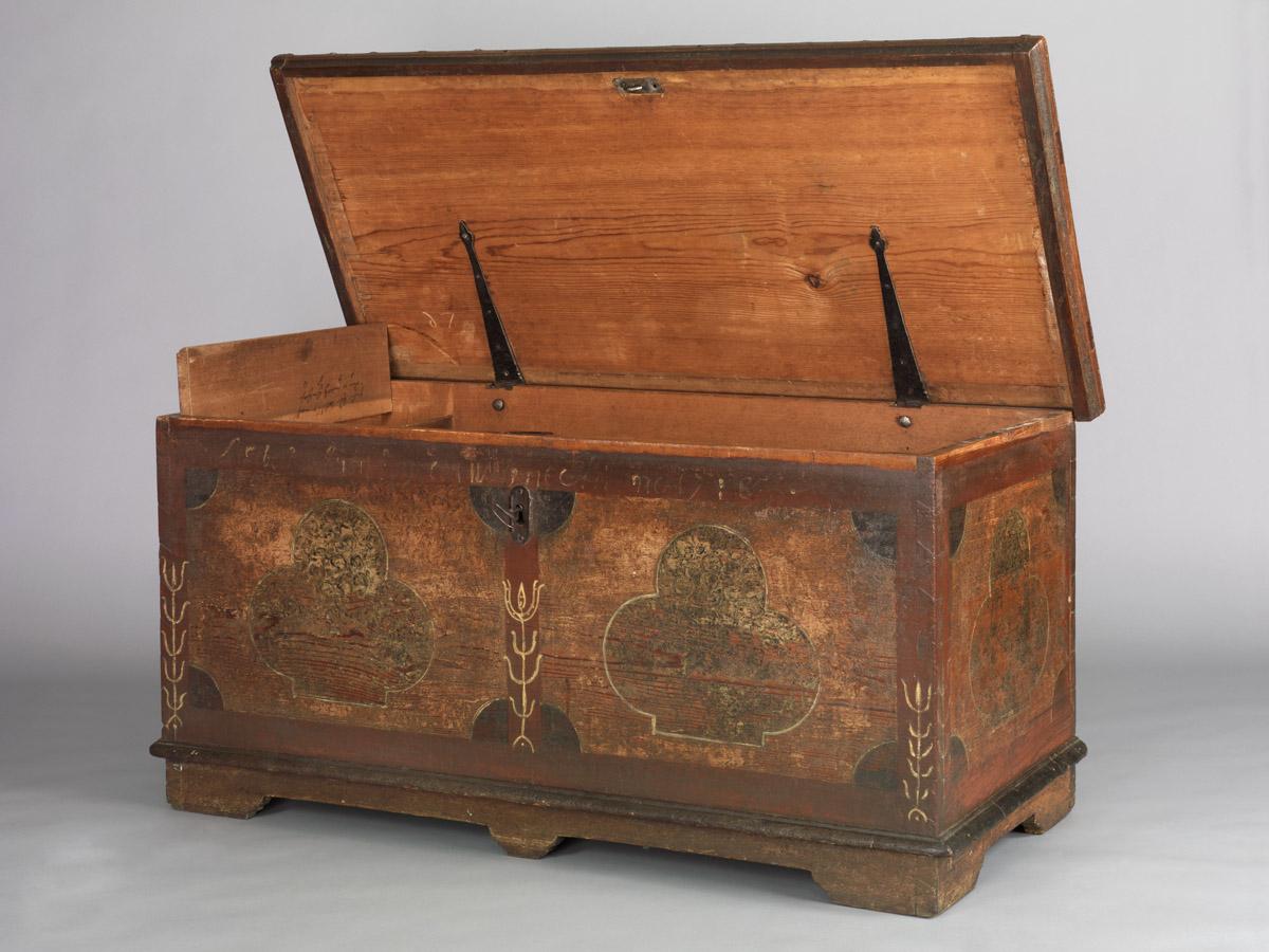 2009.0002 Chest, Blanket chest (view 3)