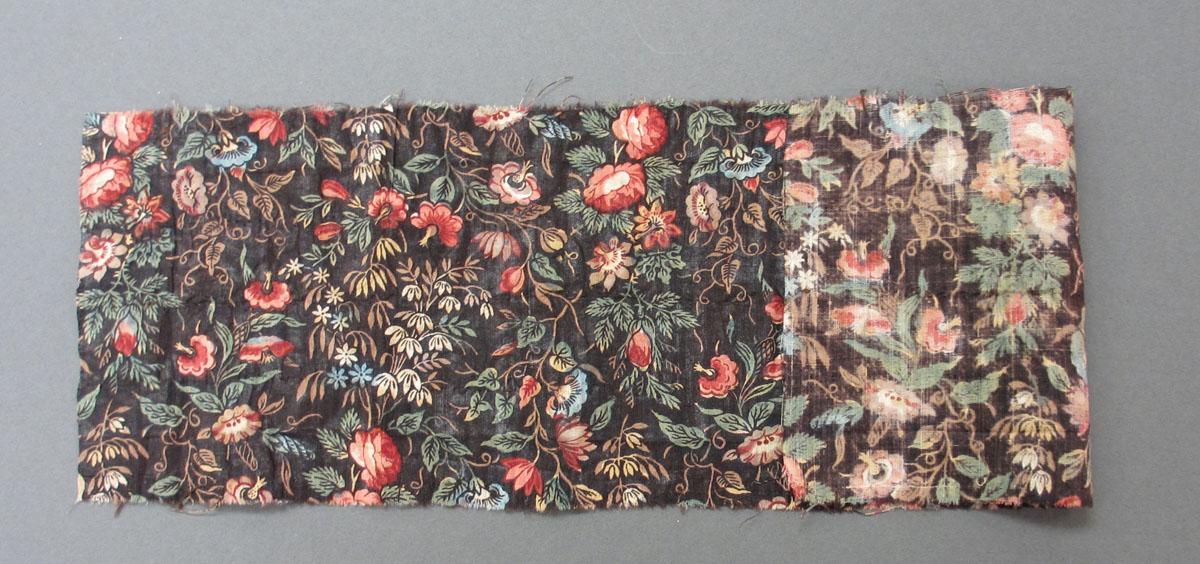 2009.0015.001 Textile, printed folded corner