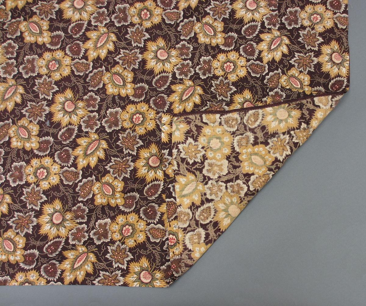 2009.0015.003 Textile, printed partail folded corner
