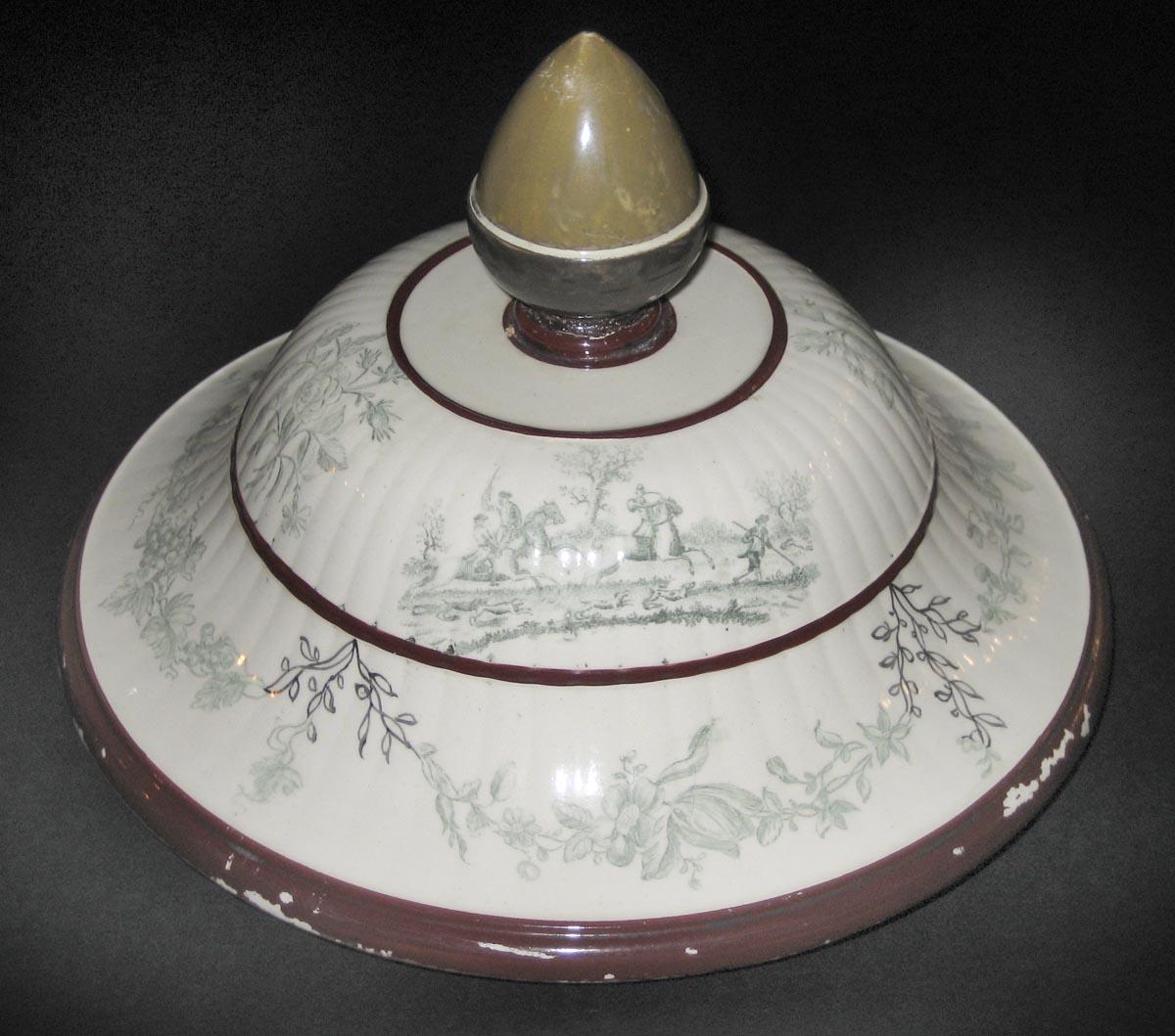 2009.0017 A, B Creamware jug lid side 1