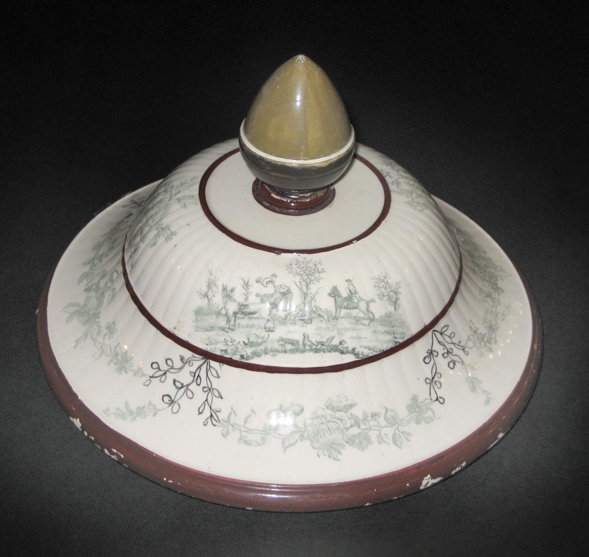 2009.0017 A, B Creamware jug lid side 2