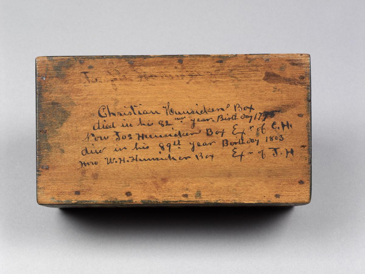 2009.0039 Box (underside)