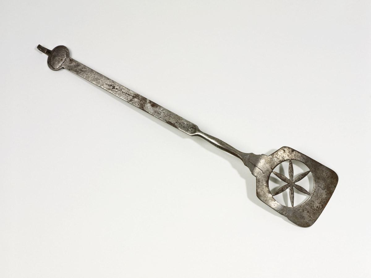 2009.0038.002 Spatula, Turner (view 2)