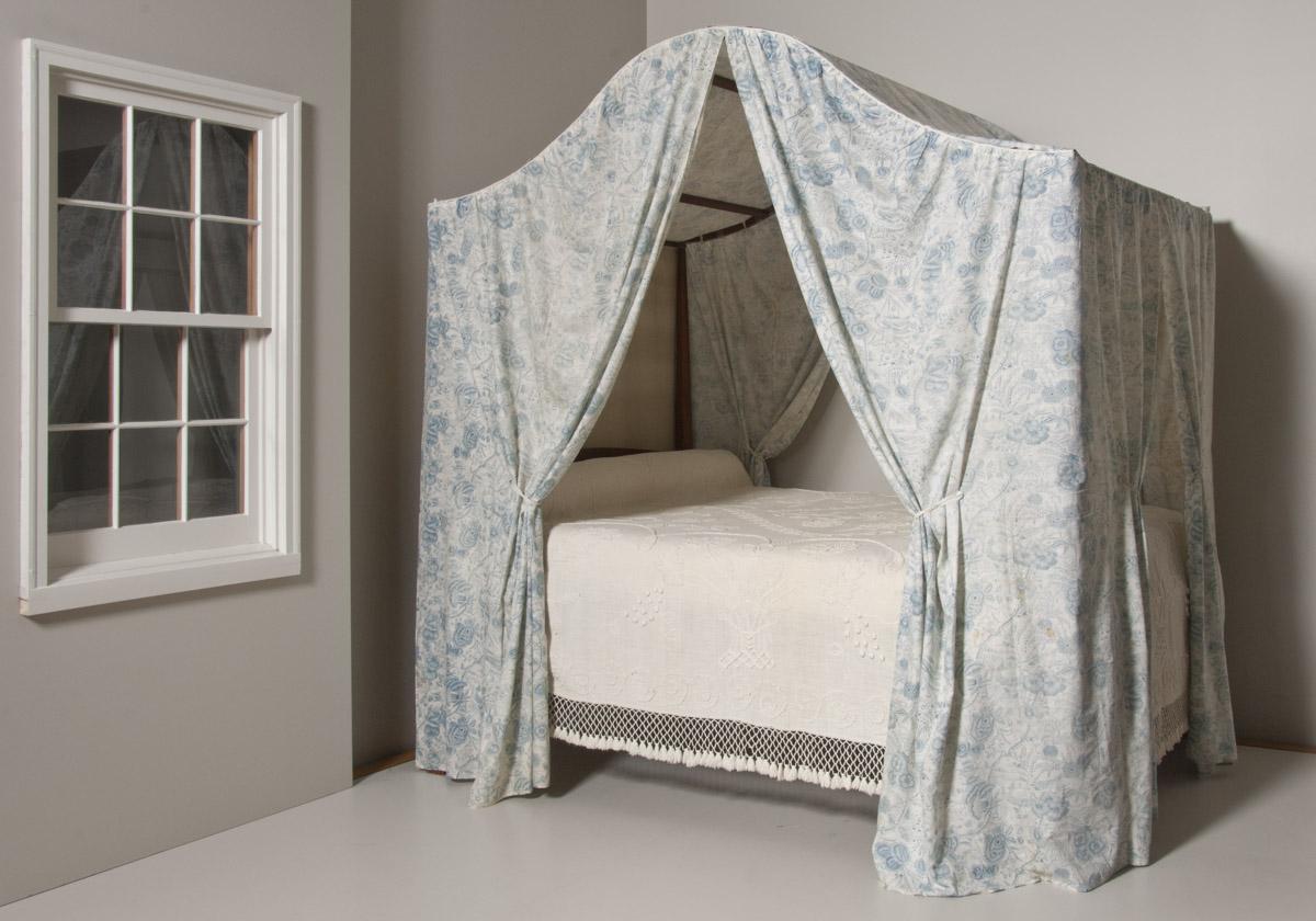 1955.0796, 1961.0012.001-.004 Bedstead with Bed Hangings (view 3)