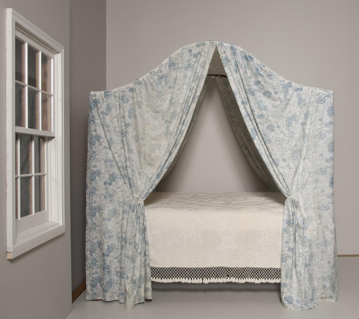 1955.0796, 1961.0012.001-.004 Bedstead with Bed Hangings (view 6)