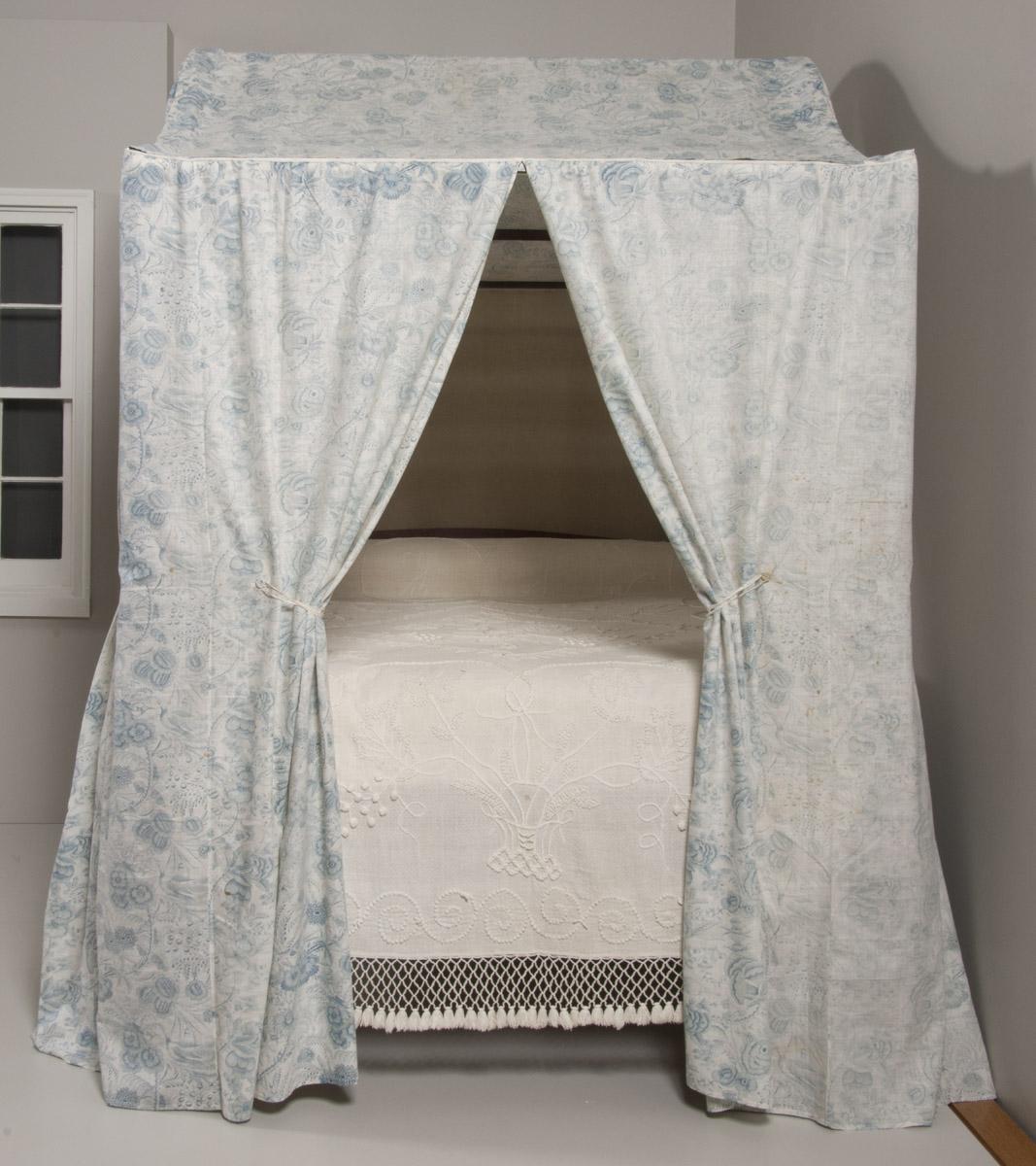 1955.0796, 1961.0012.001-.004 Bedstead with Bed Hangings (view 5)