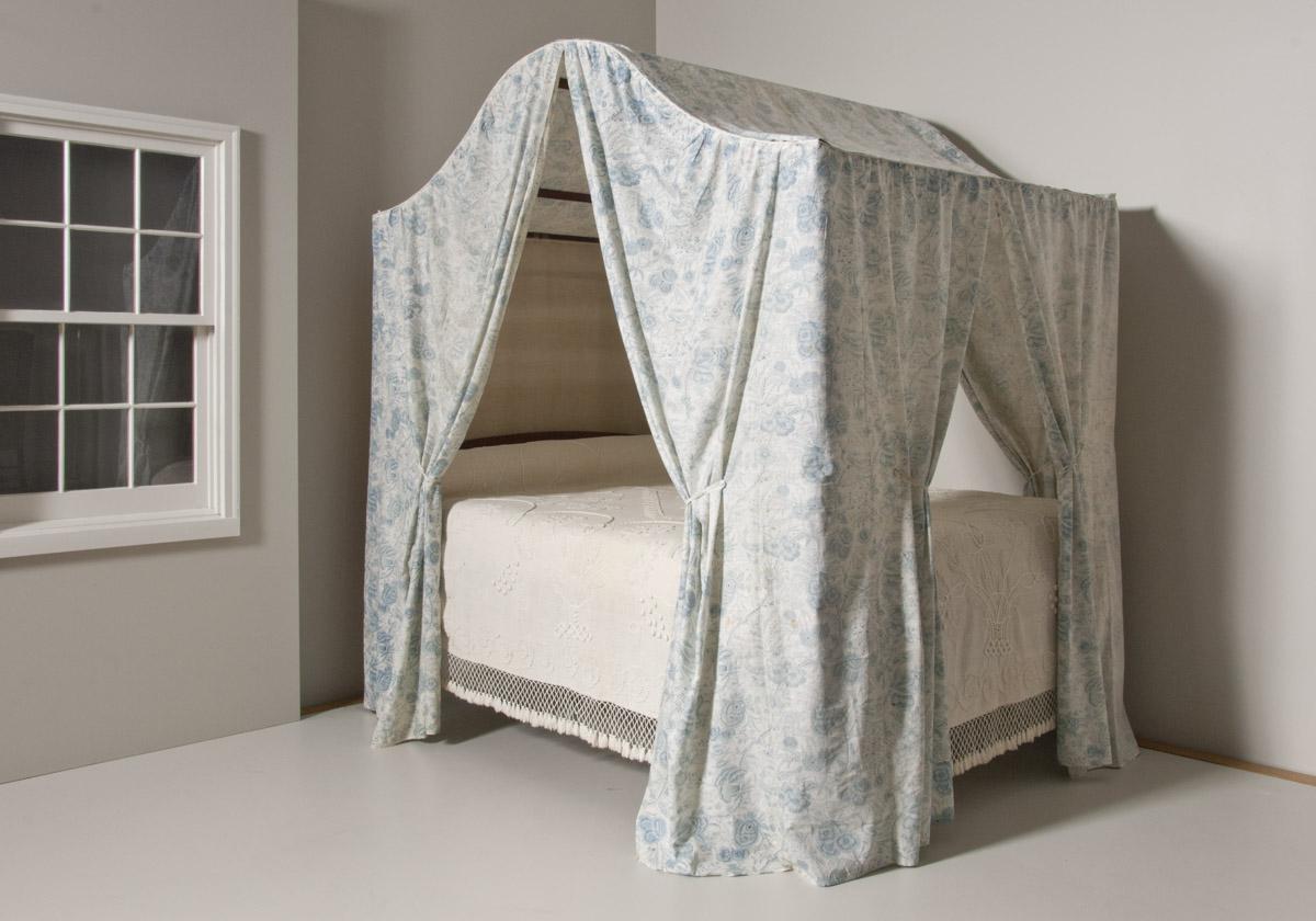1955.0796, 1961.0012.001-.004 Bedstead with Bed Hangings (view 1)