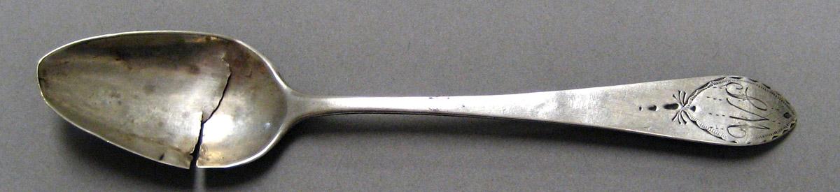 1998.0004.4069 Silver Spoon upper surface