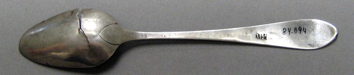 1998.0004.4069 Silver Spoon underside