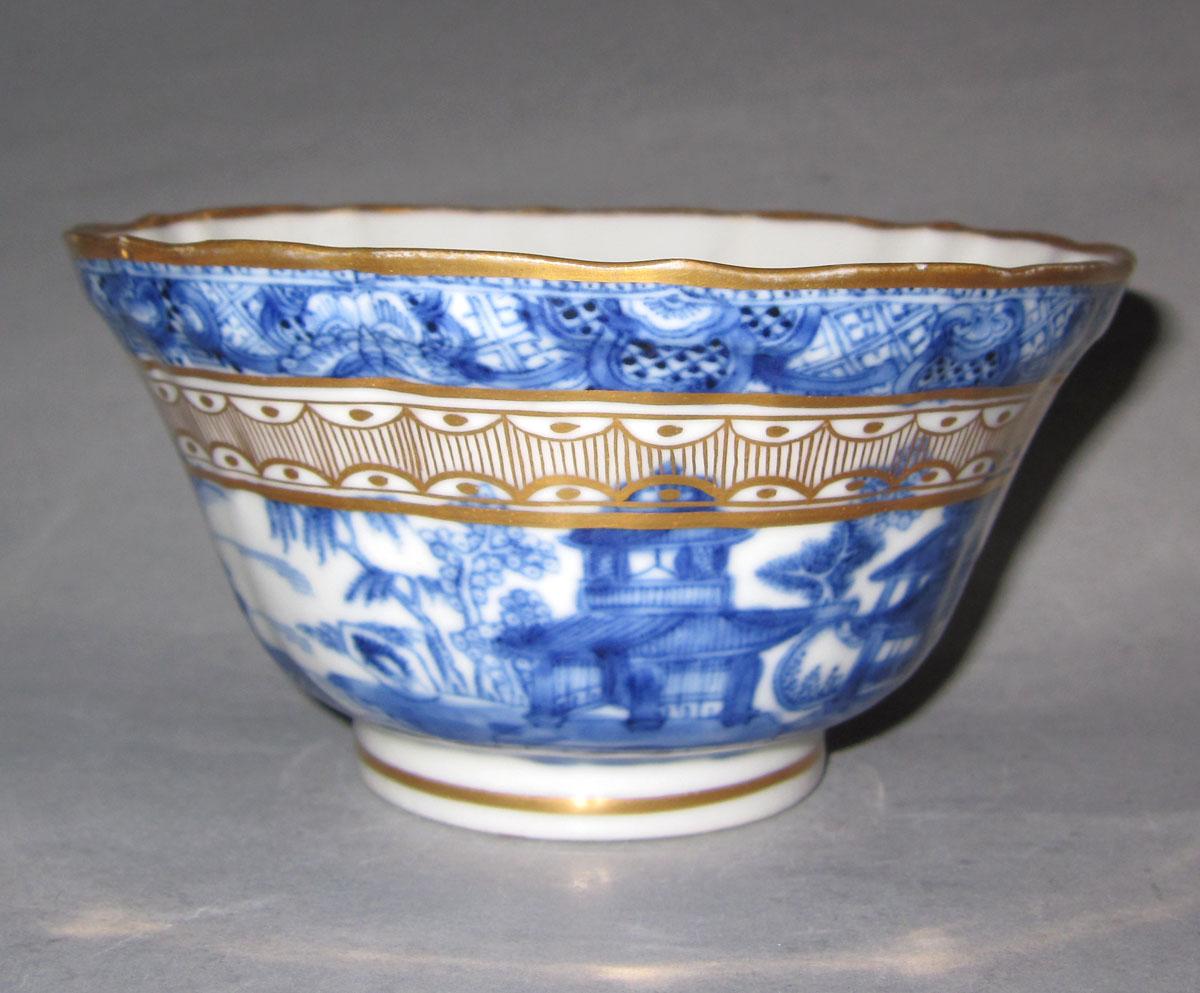 2010.0008.173 Porcelain bowl