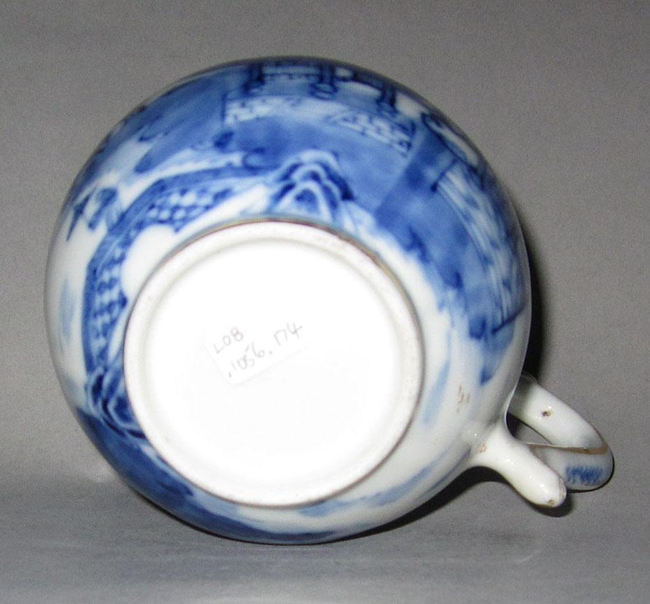 2010.0008.174 Porcelain cream jug underside