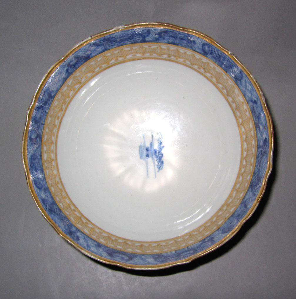 2010.0008.175 Porcelain bowl top