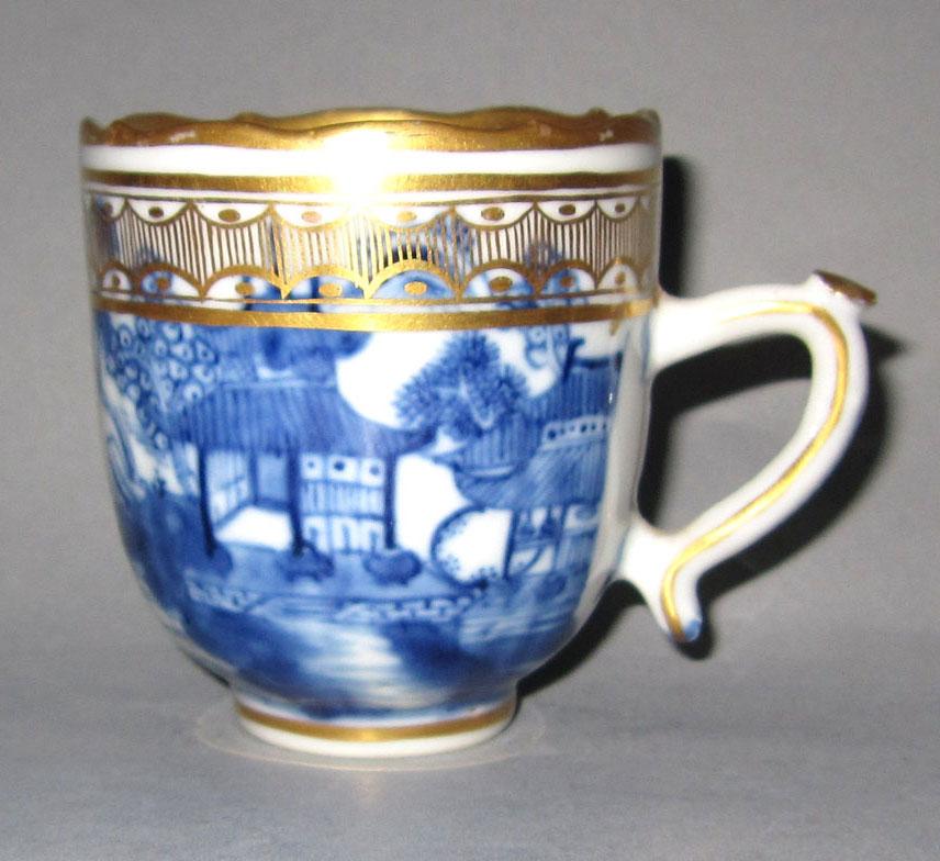 2010.0008.176.001 Porcelain coffee cup