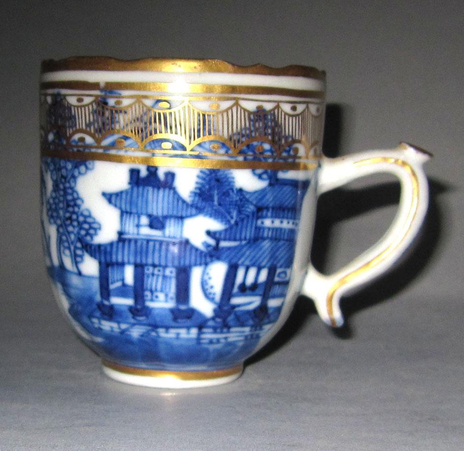 2010.0008.176.002 Porcelain coffee cup