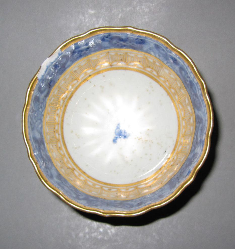 2010.0008.177.002 Porcelain teabowl top