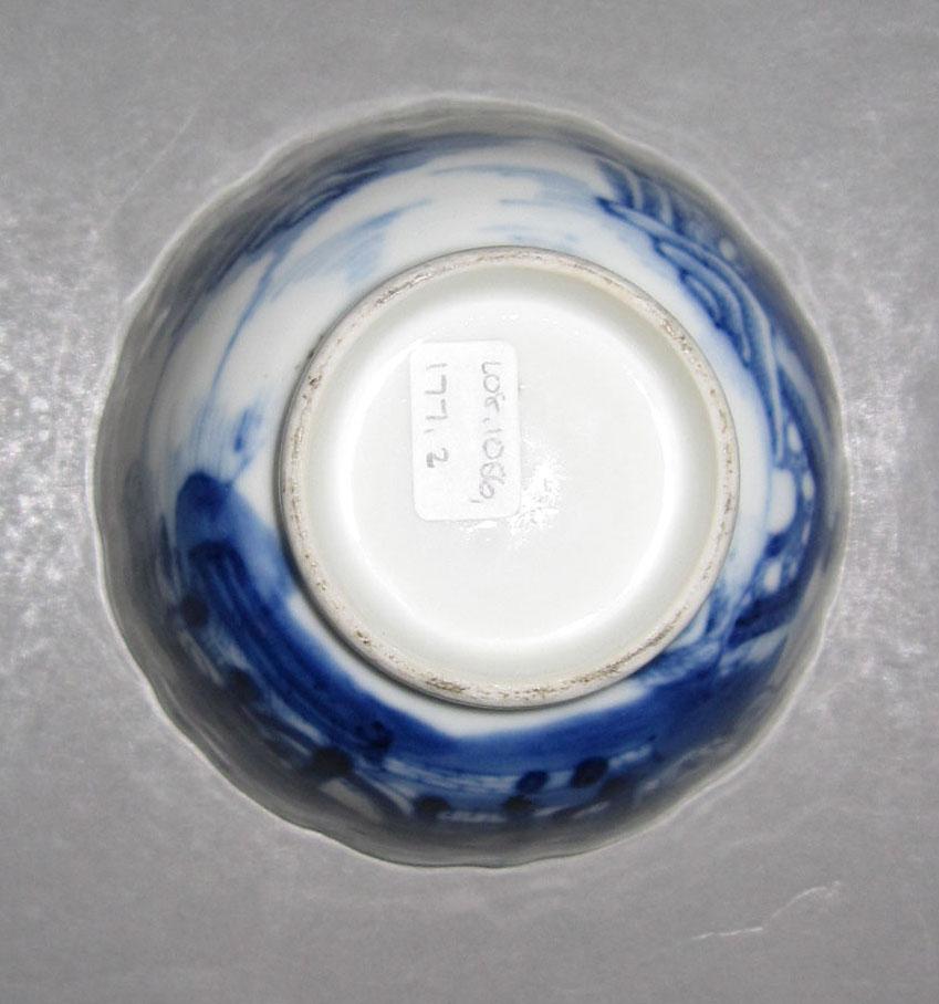 2010.0008.177.002 Porcelain teabowl underside