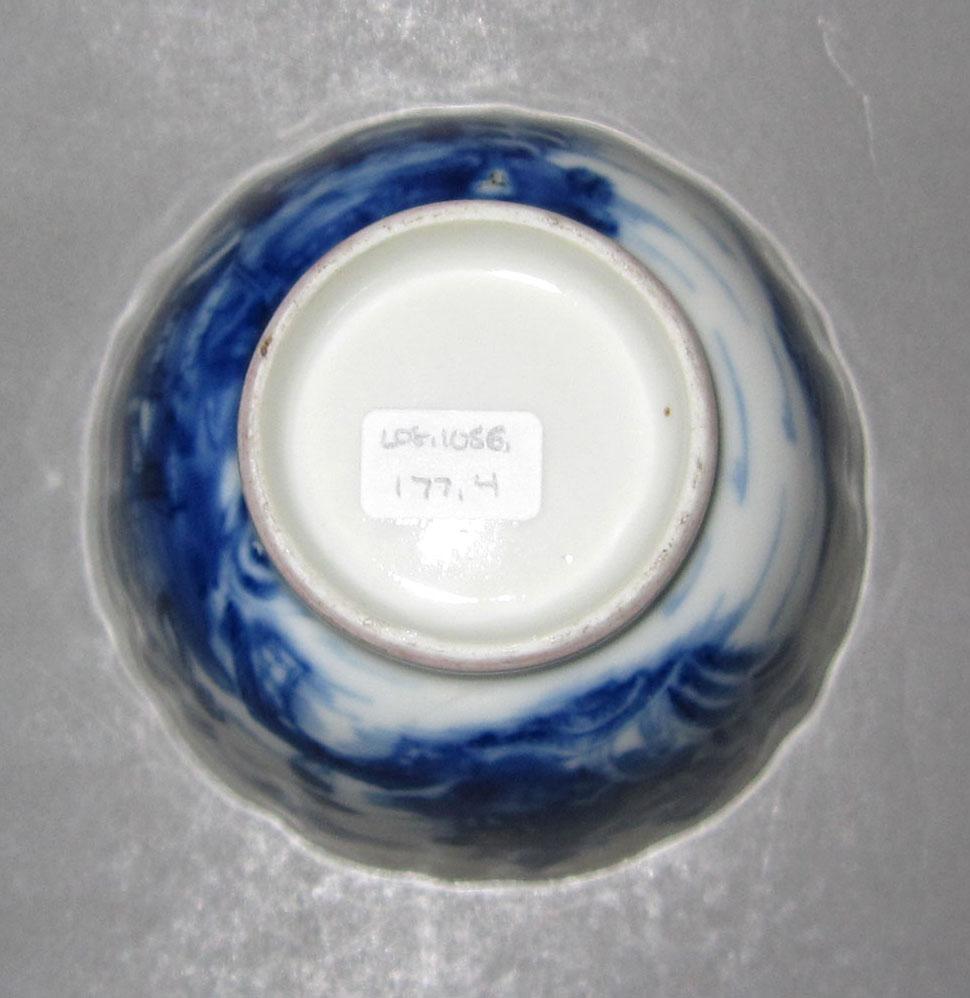 2010.0008.177.004 Porcelain teabowl underside