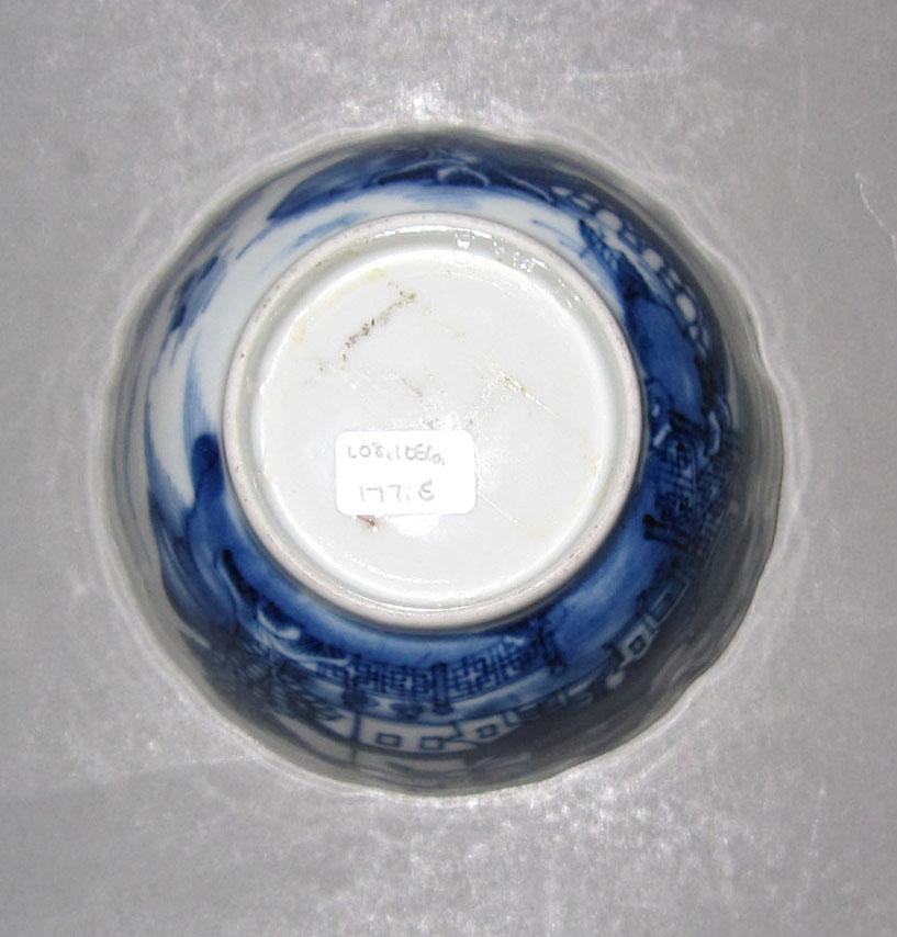 2010.0008.177.006 Porcelain teabowl underside