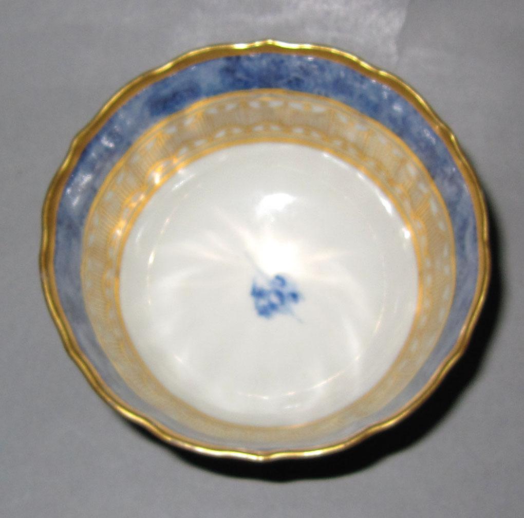 2010.0008.177.007 Porcelain teabowl top